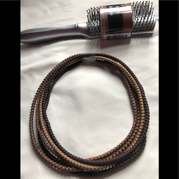 ❤️Hairbrush and 5 elastic hairbands bundle! NWOT! - Picture 3 of 3